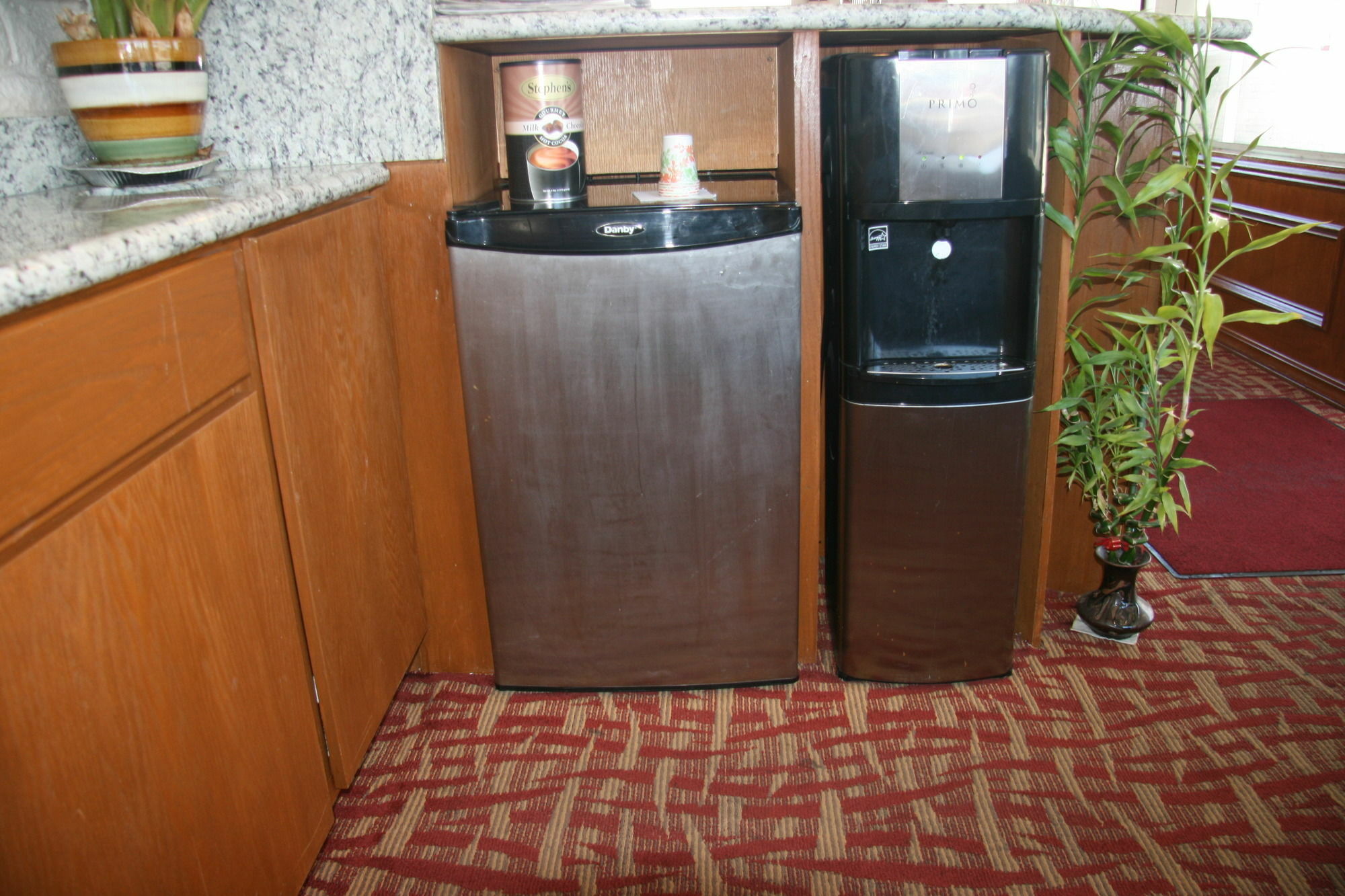 Royal Crest Motel Медфорд Экстерьер фото