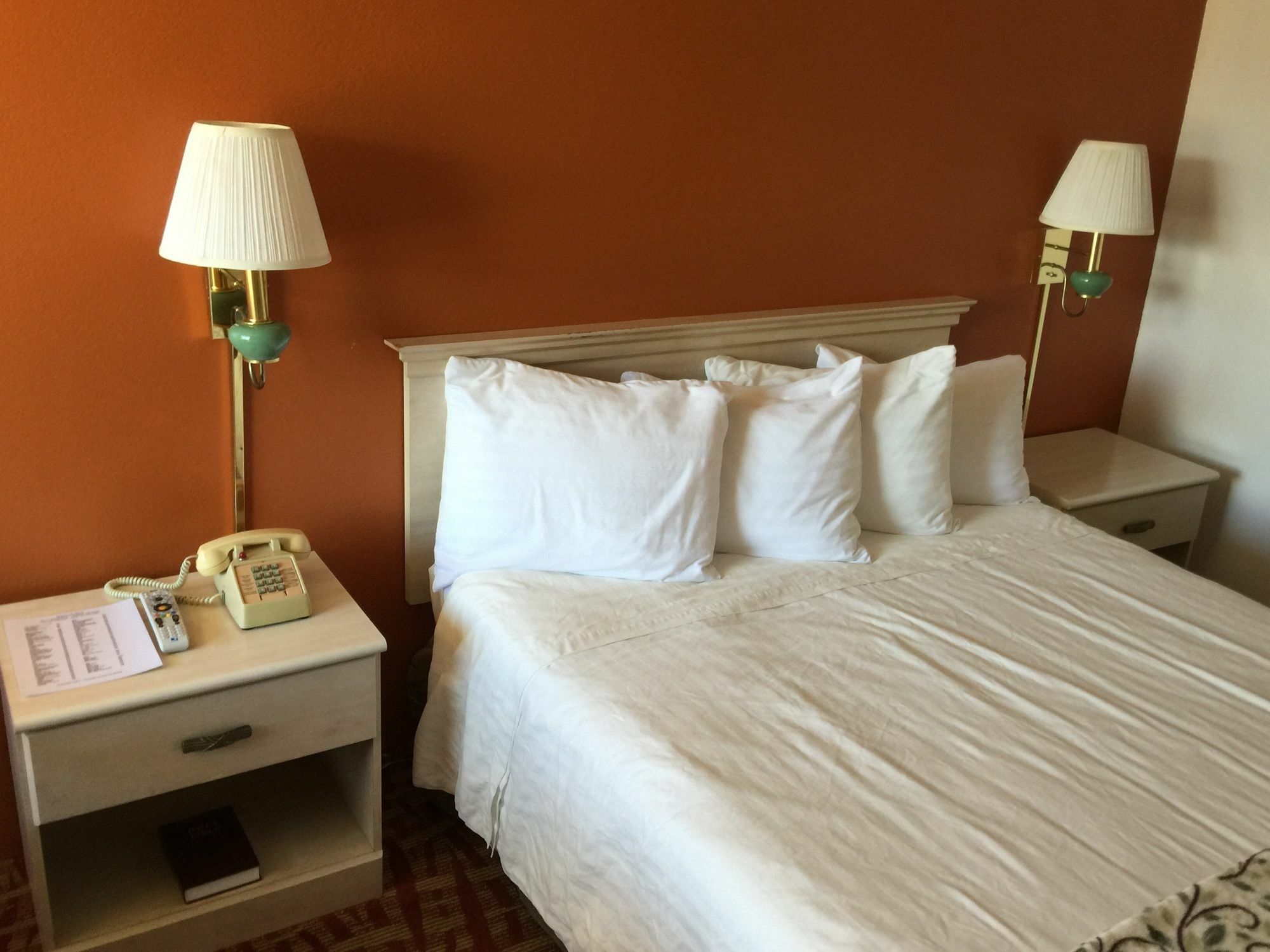 Royal Crest Motel Медфорд Экстерьер фото